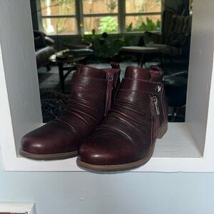 Earth Garnet leather boots